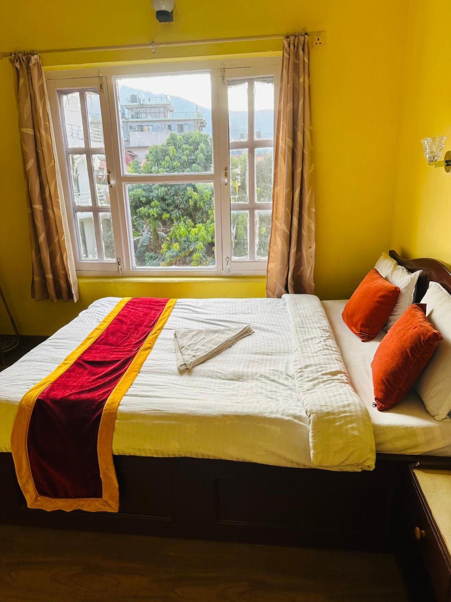 Hotel The Billabong Garden Pokhara Extérieur photo
